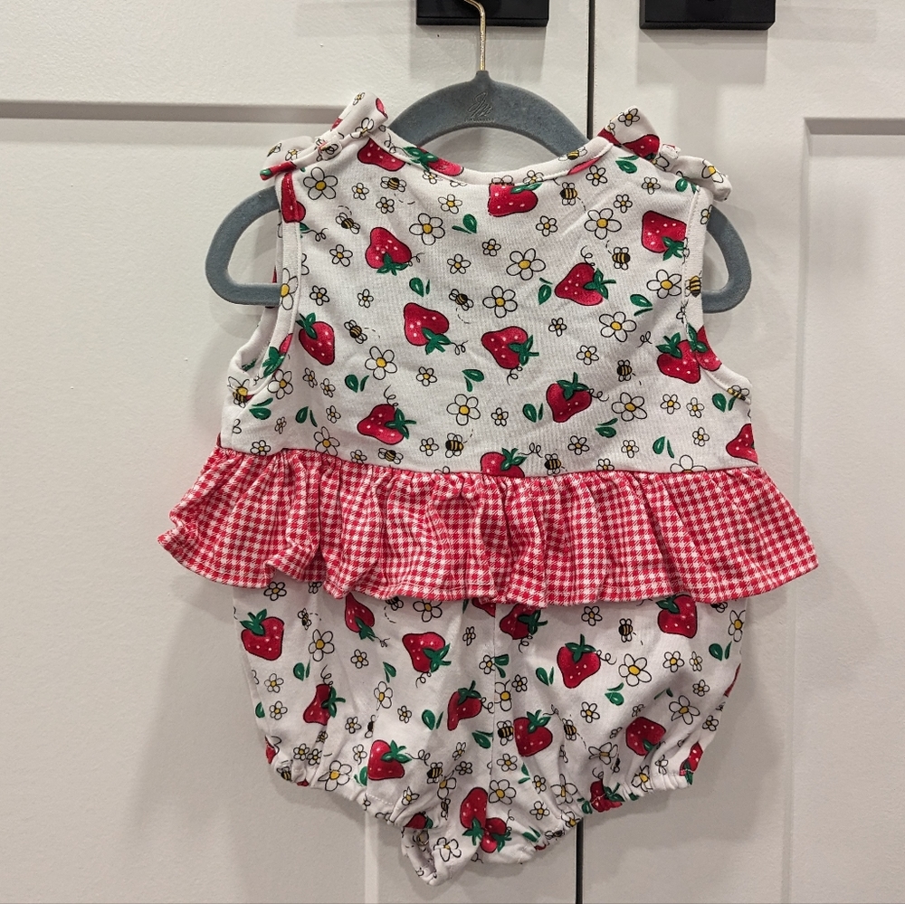 VINTAGE Wee Works baby girl strawberry ruffle romper 12 months - Picture 5 of 6